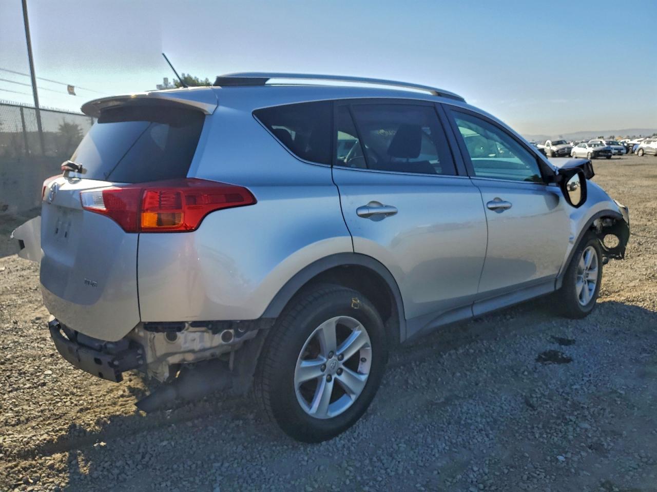 2013 TOYOTA RAV4 XLE photo 3