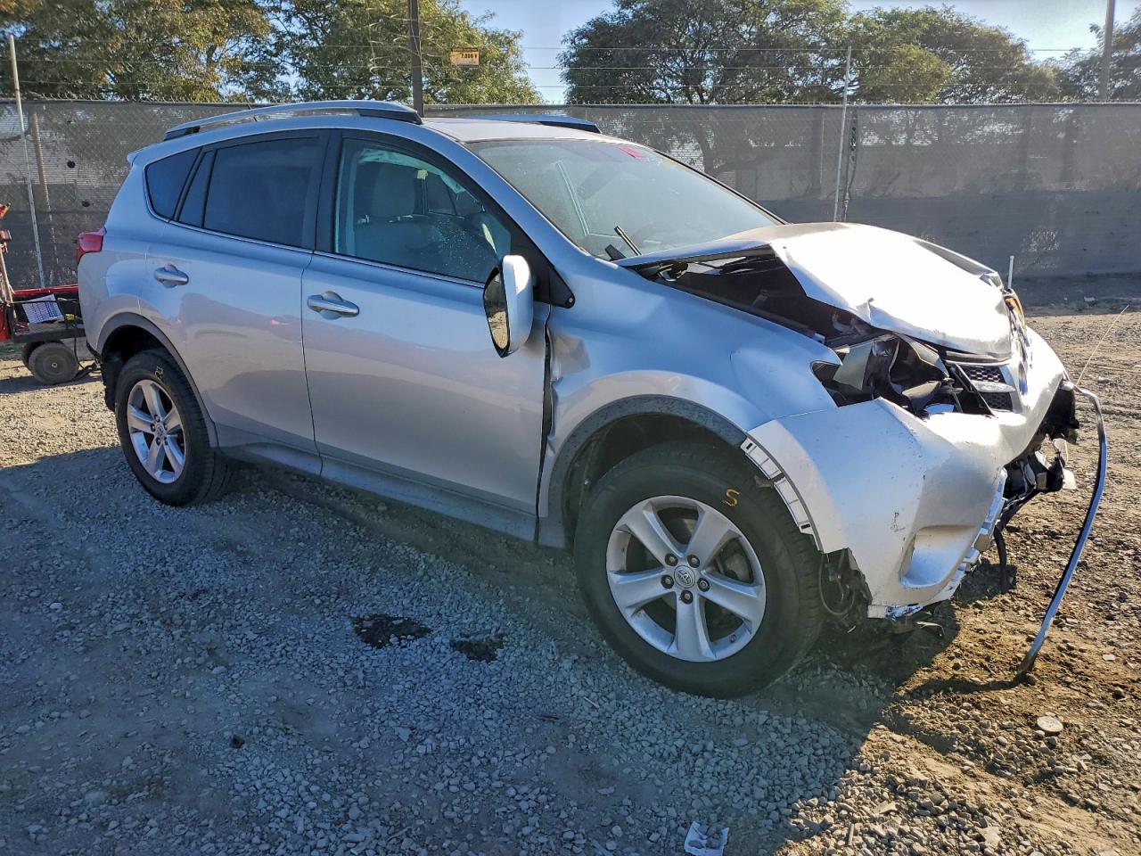 2013 TOYOTA RAV4 XLE photo 4