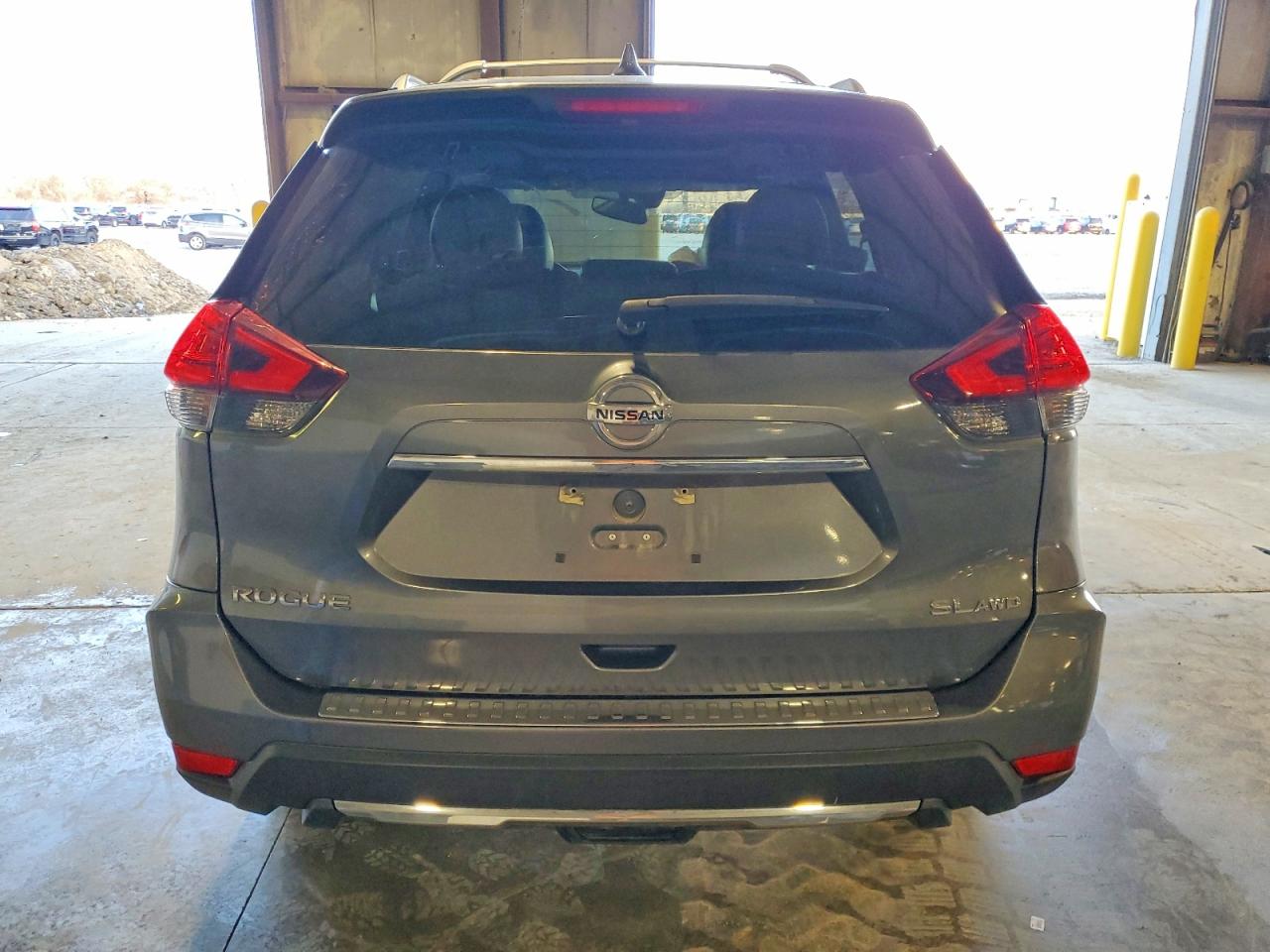 2017 NISSAN ROGUE SV photo 6