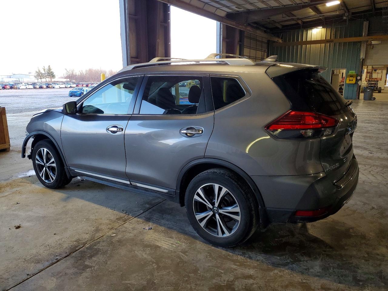 2017 NISSAN ROGUE SV photo 2