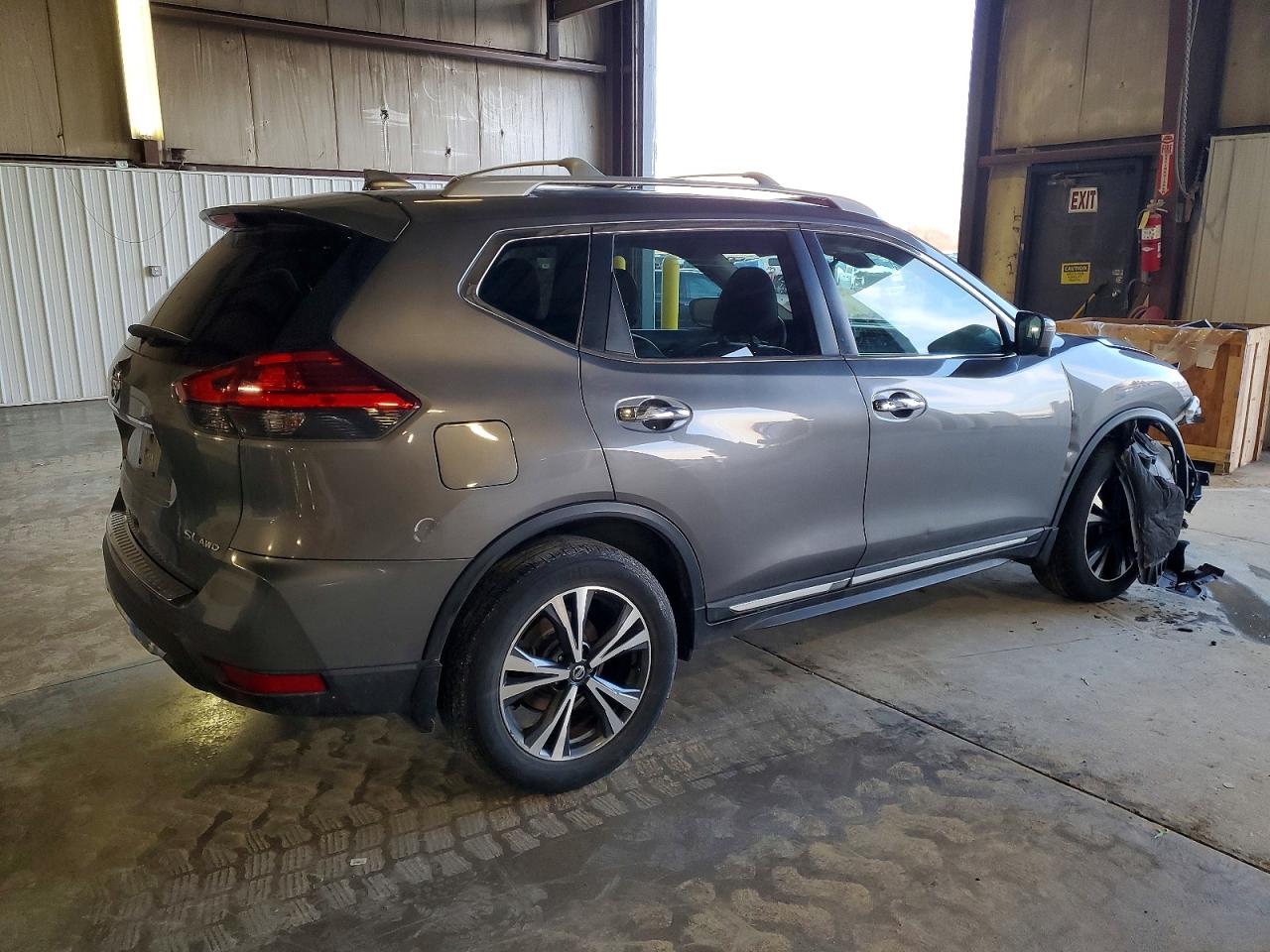 2017 NISSAN ROGUE SV photo 3