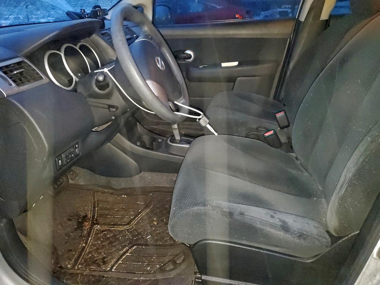 2012 NISSAN VERSA S photo 7