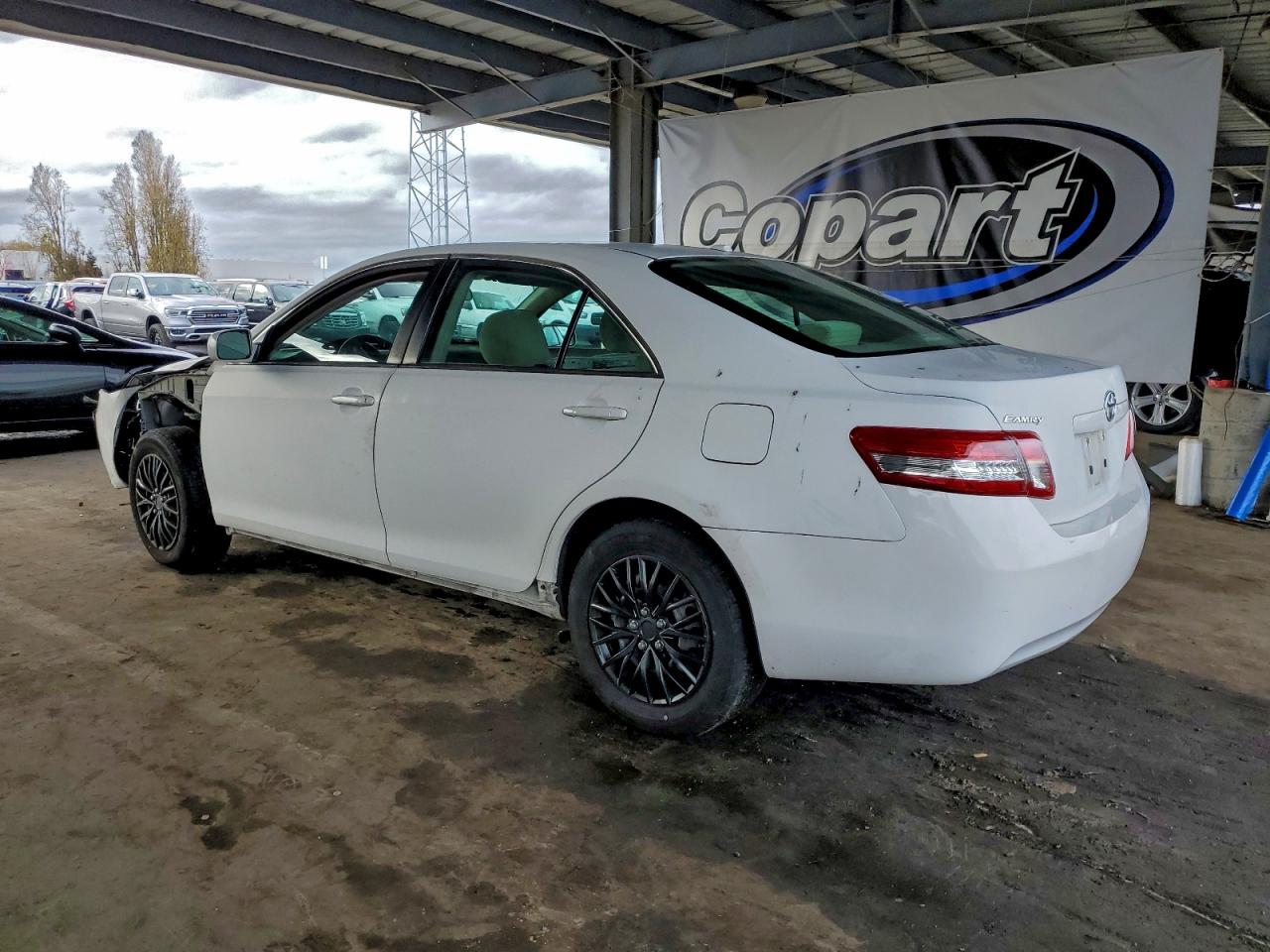 2011 TOYOTA CAMRY BASE photo 2