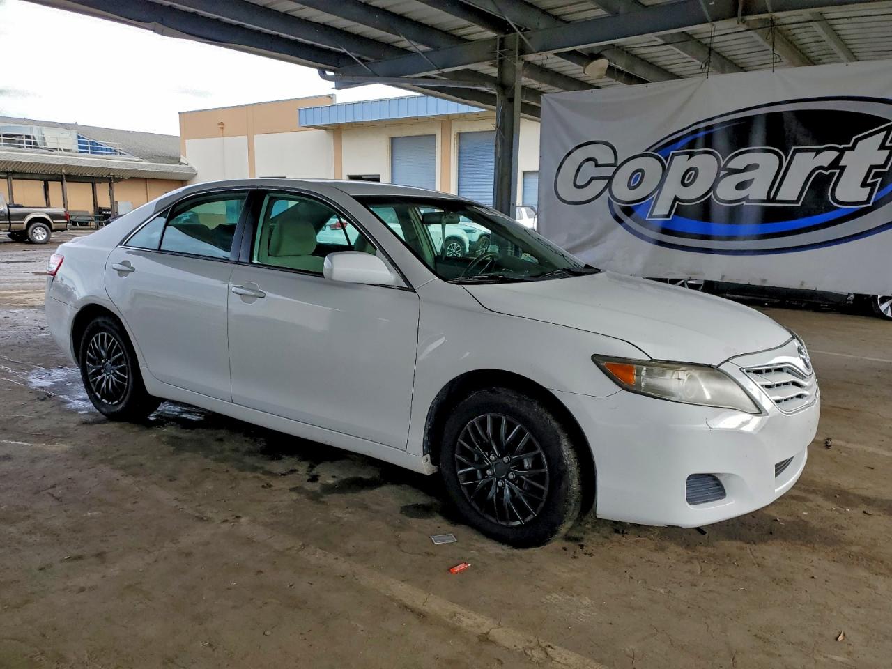 2011 TOYOTA CAMRY BASE photo 4