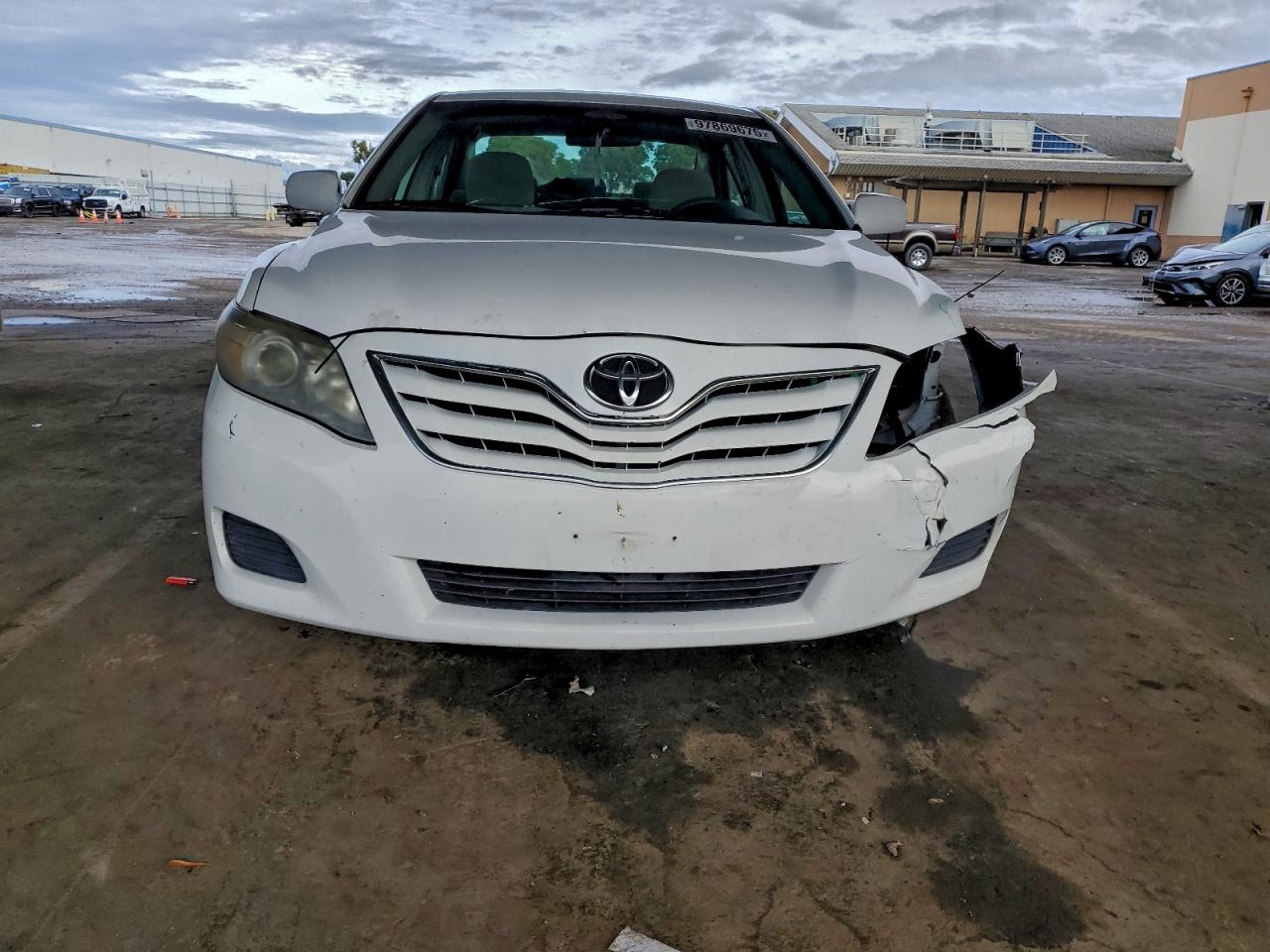 2011 TOYOTA CAMRY BASE photo 5