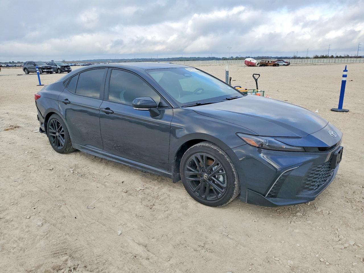 2025 TOYOTA CAMRY photo 4