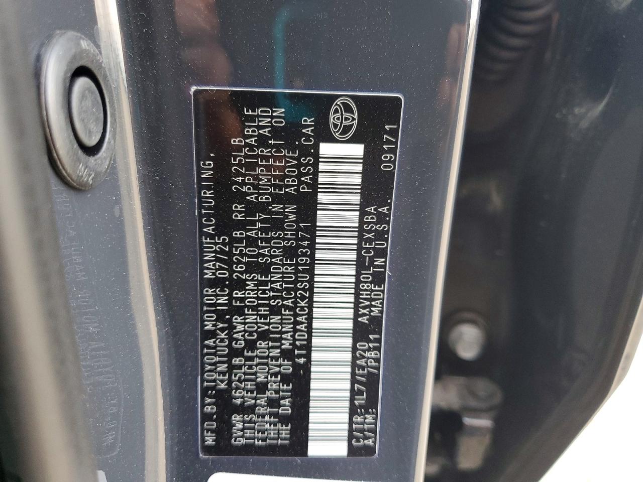 2025 TOYOTA CAMRY photo 13