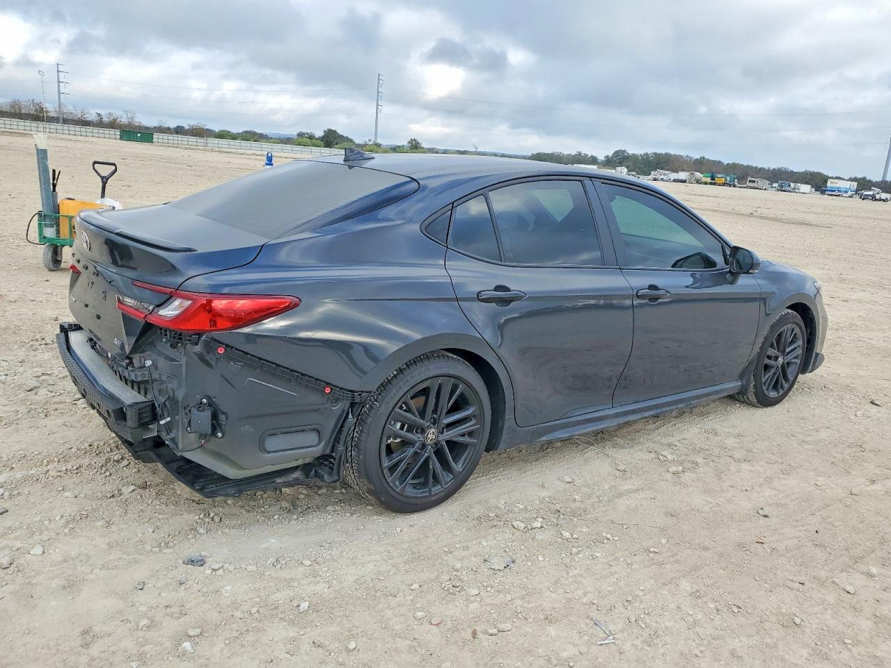 2025 TOYOTA CAMRY photo 3