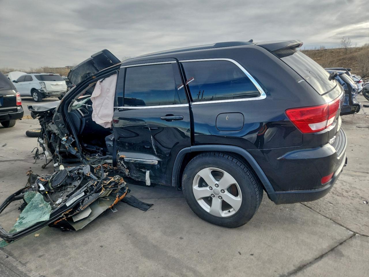2012 JEEP GRAND CHEROKEE LAREDO photo 2