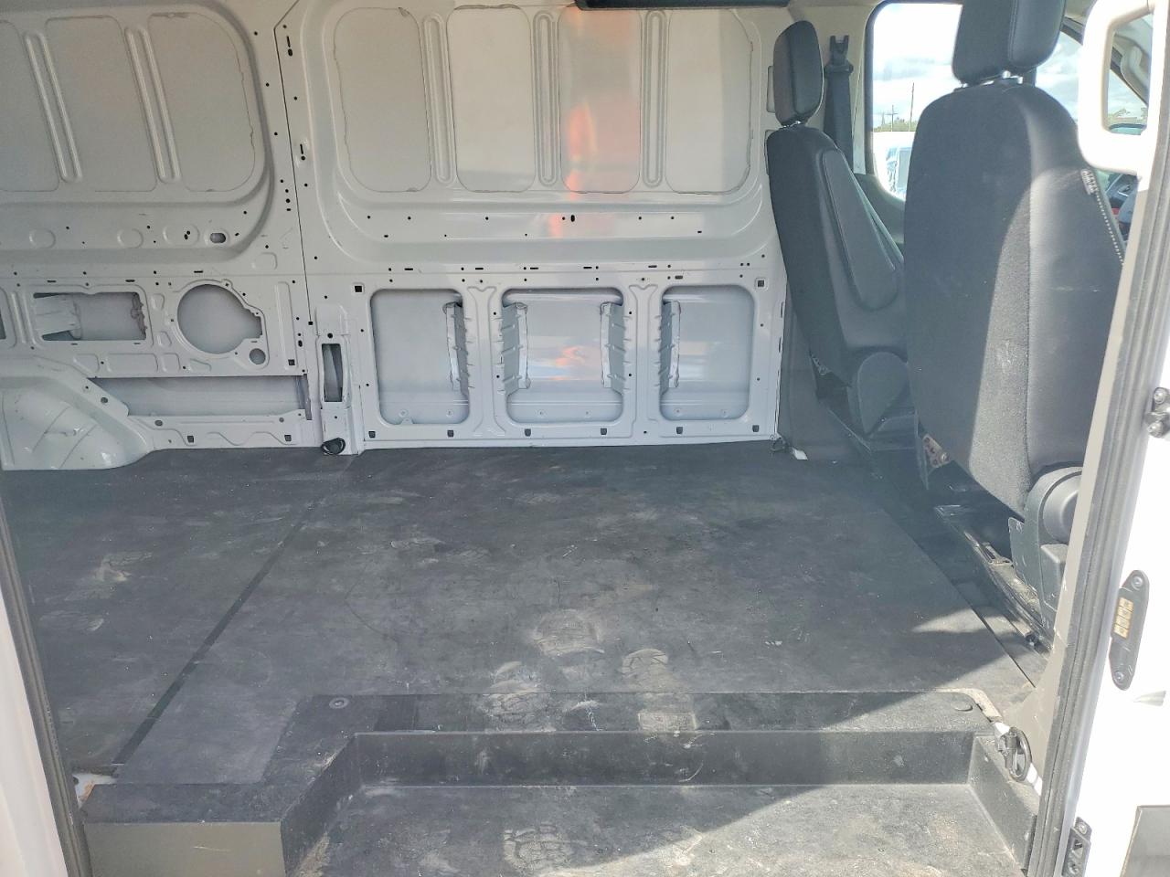 2025 FORD TRANSIT T-250 DELIVERY VAN photo 11