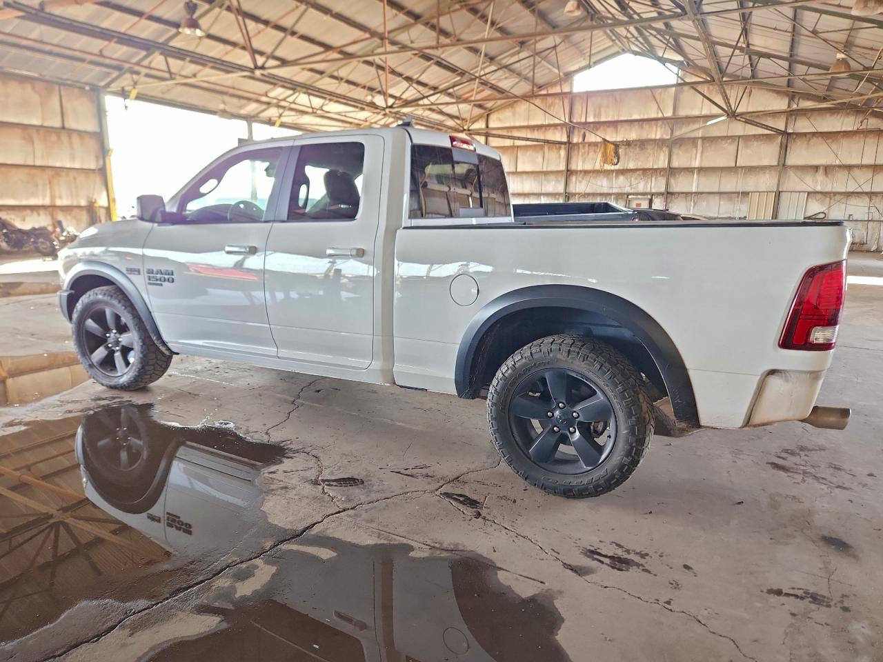 2019 RAM 1500 CLASSIC SLT photo 2