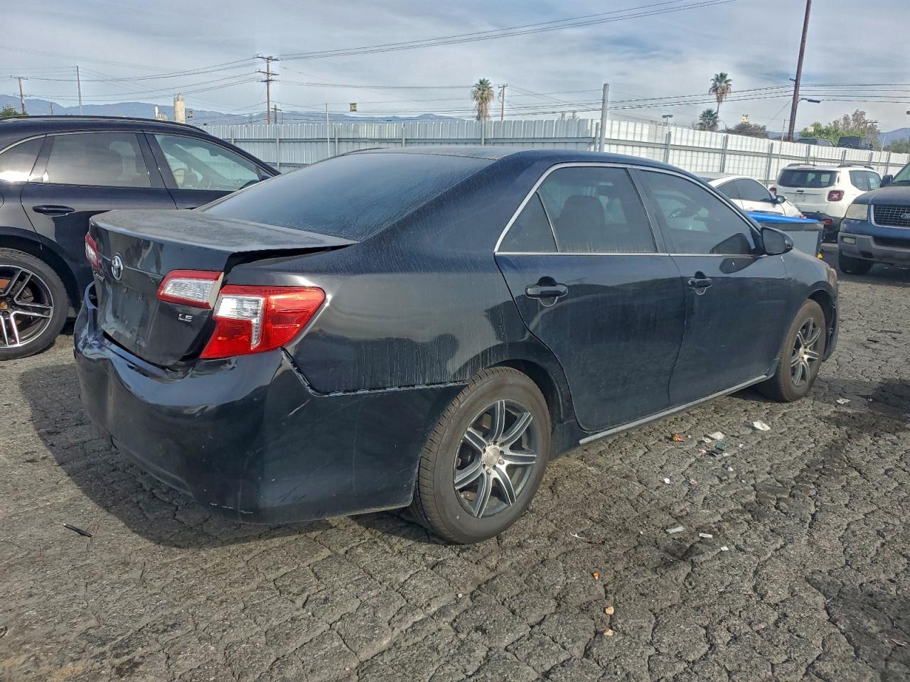 2012 TOYOTA CAMRY LE photo 3