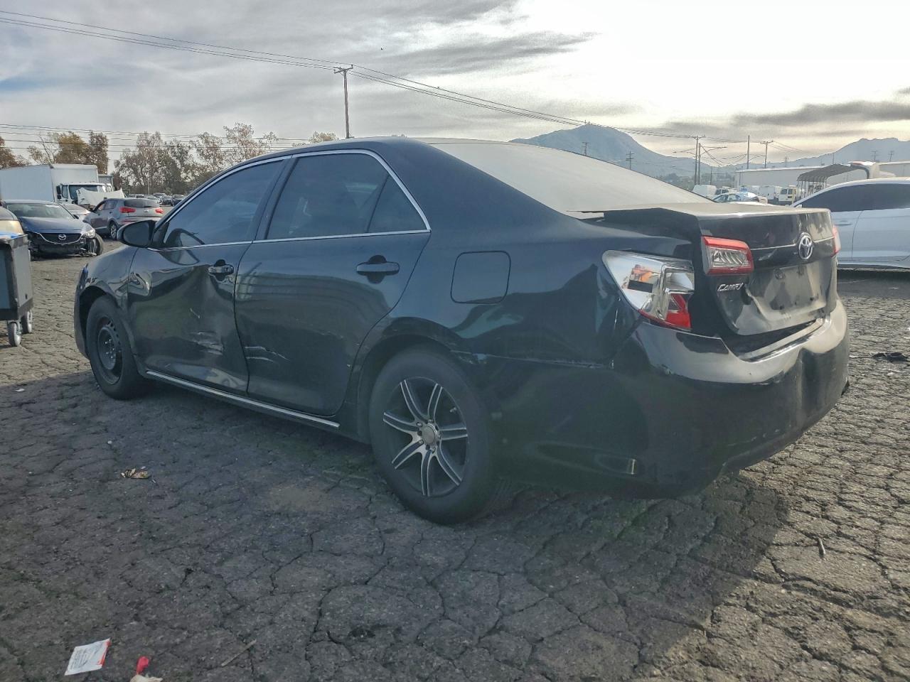 2012 TOYOTA CAMRY LE photo 2