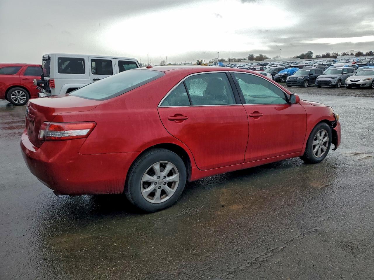 2011 TOYOTA CAMRY BASE photo 3