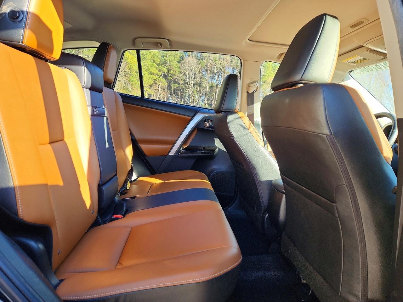 2017 TOYOTA RAV4 HV LIMITED photo 11