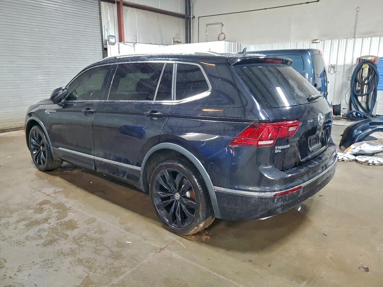 2020 VOLKSWAGEN TIGUAN SEL PREMIUM R-LINE photo 3