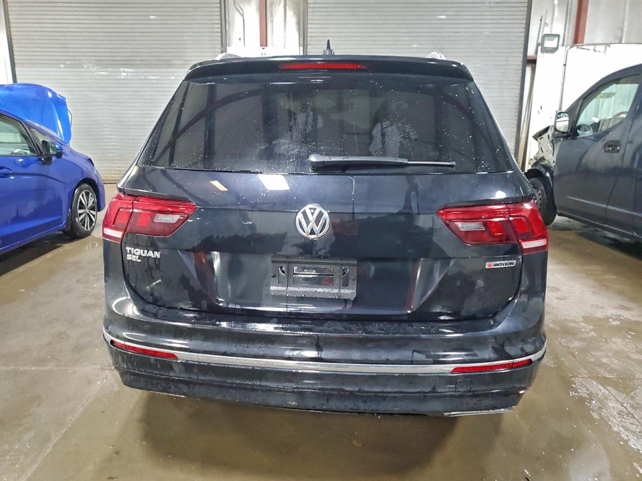 2020 VOLKSWAGEN TIGUAN SEL PREMIUM R-LINE photo 11