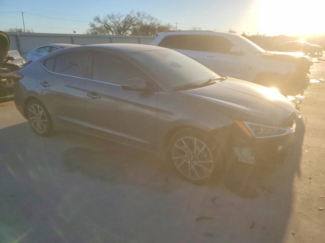 2020 HYUNDAI ELANTRA SEL photo 4