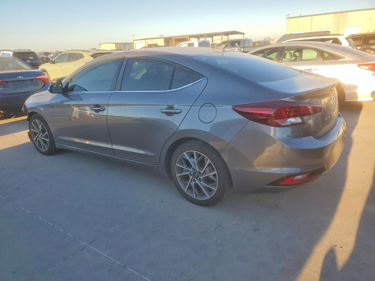 2020 HYUNDAI ELANTRA SEL photo 2