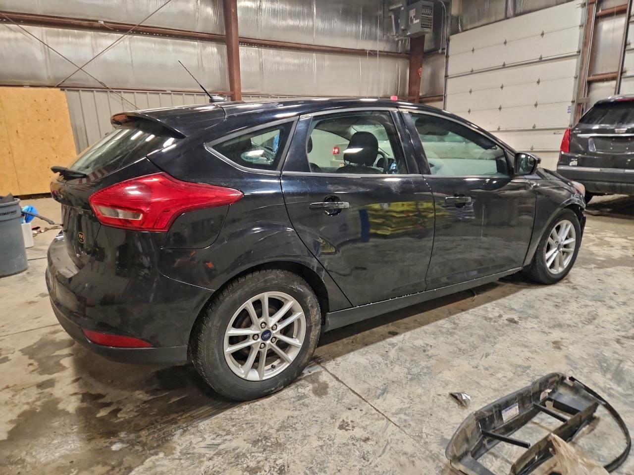 2017 FORD FOCUS SE photo 3