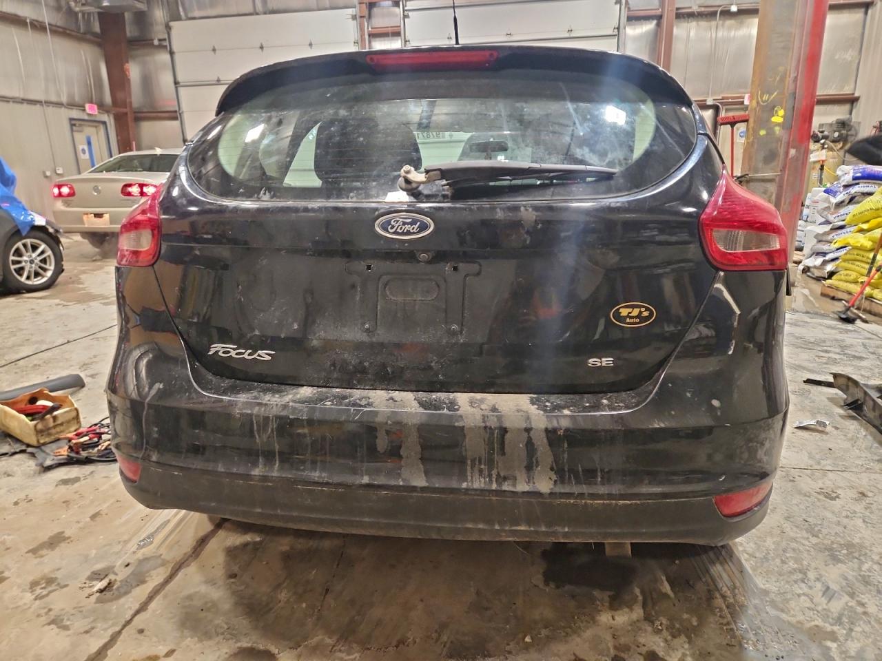 2017 FORD FOCUS SE photo 6