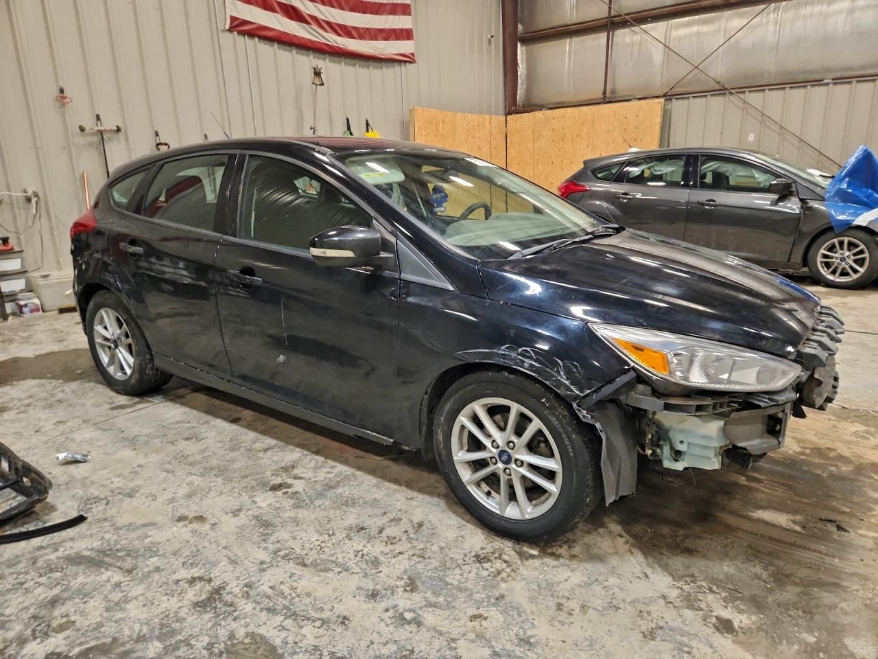 2017 FORD FOCUS SE photo 4