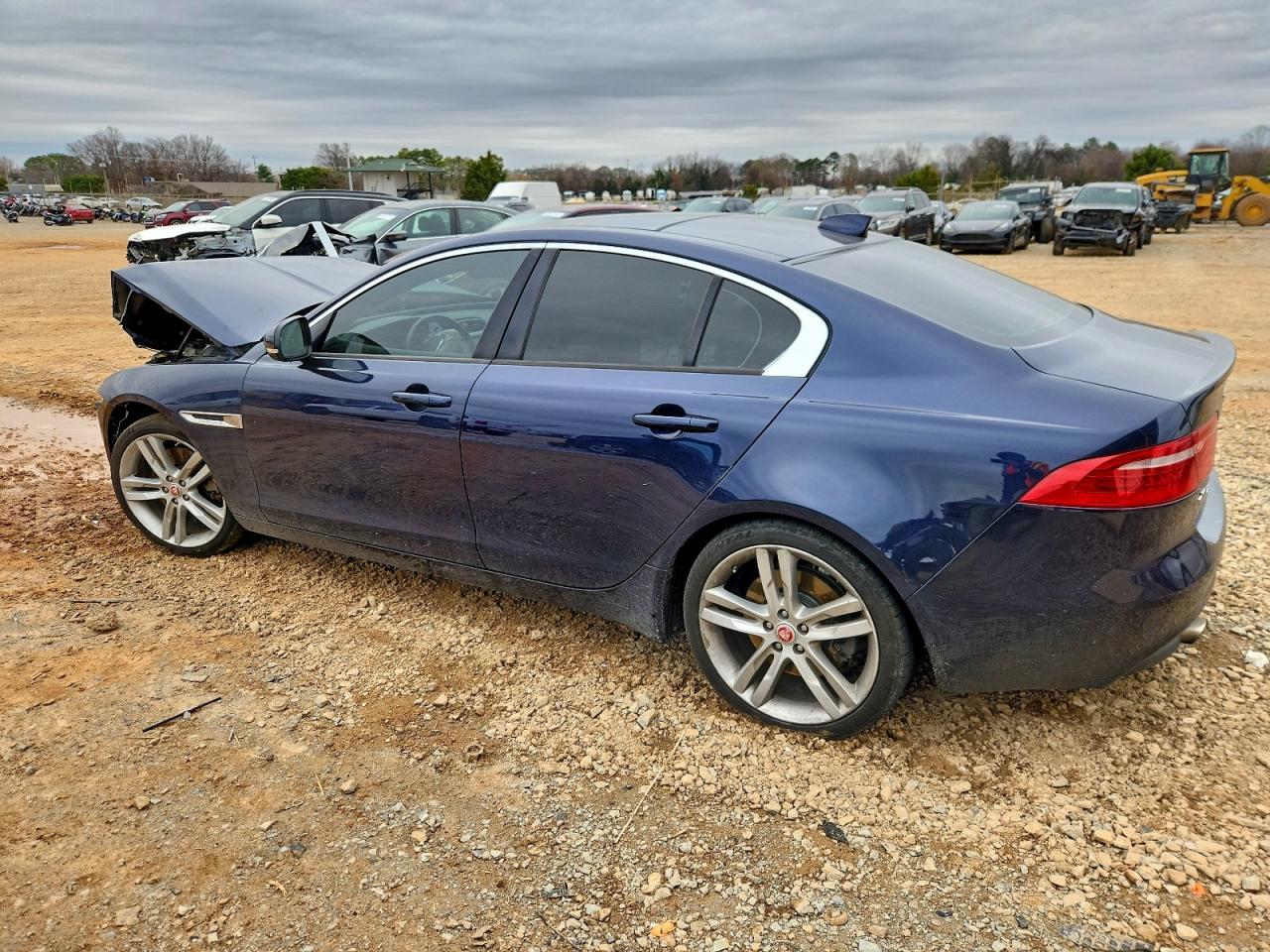 2017 JAGUAR XE PREMIUM photo 2
