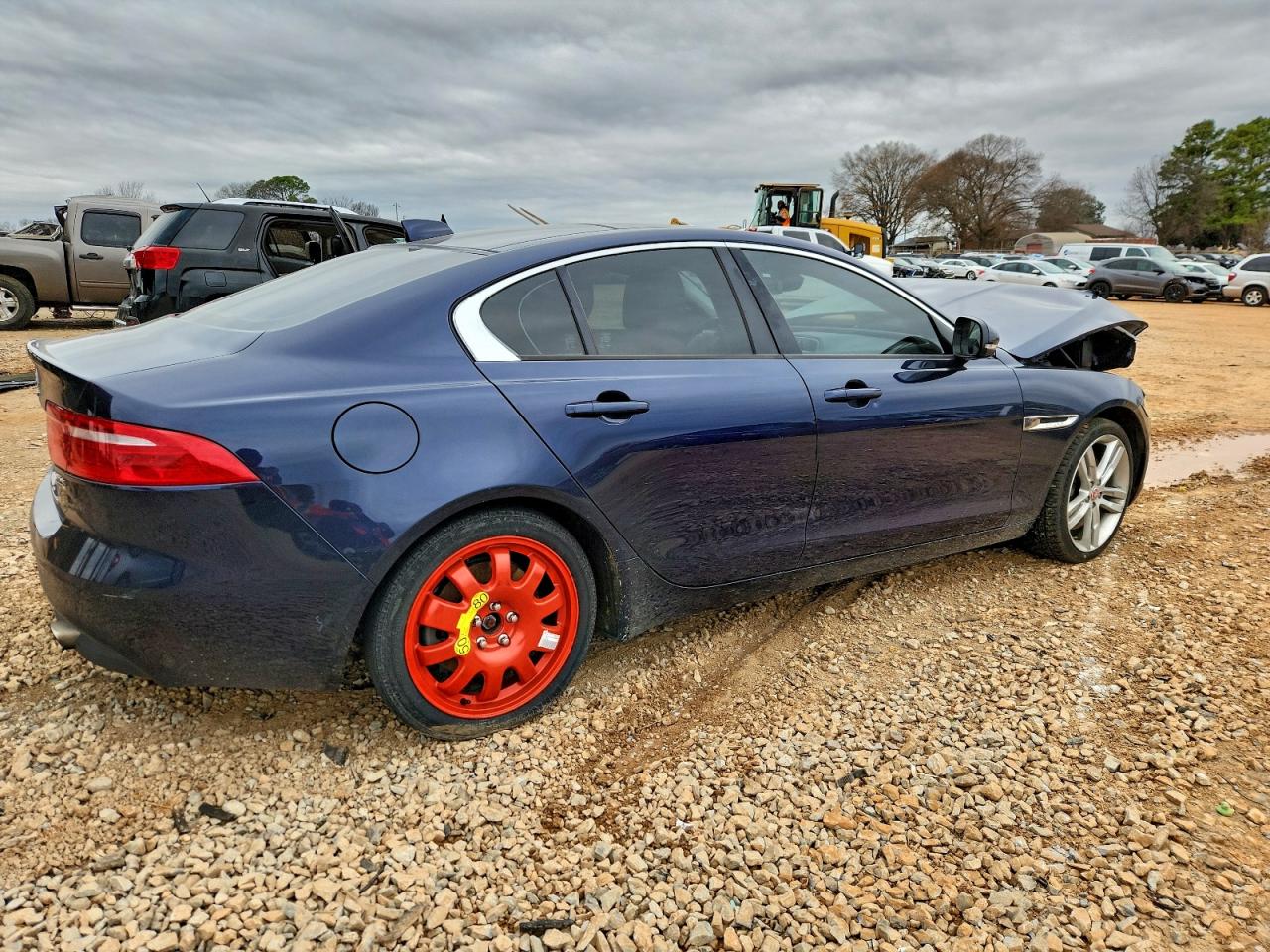 2017 JAGUAR XE PREMIUM photo 3