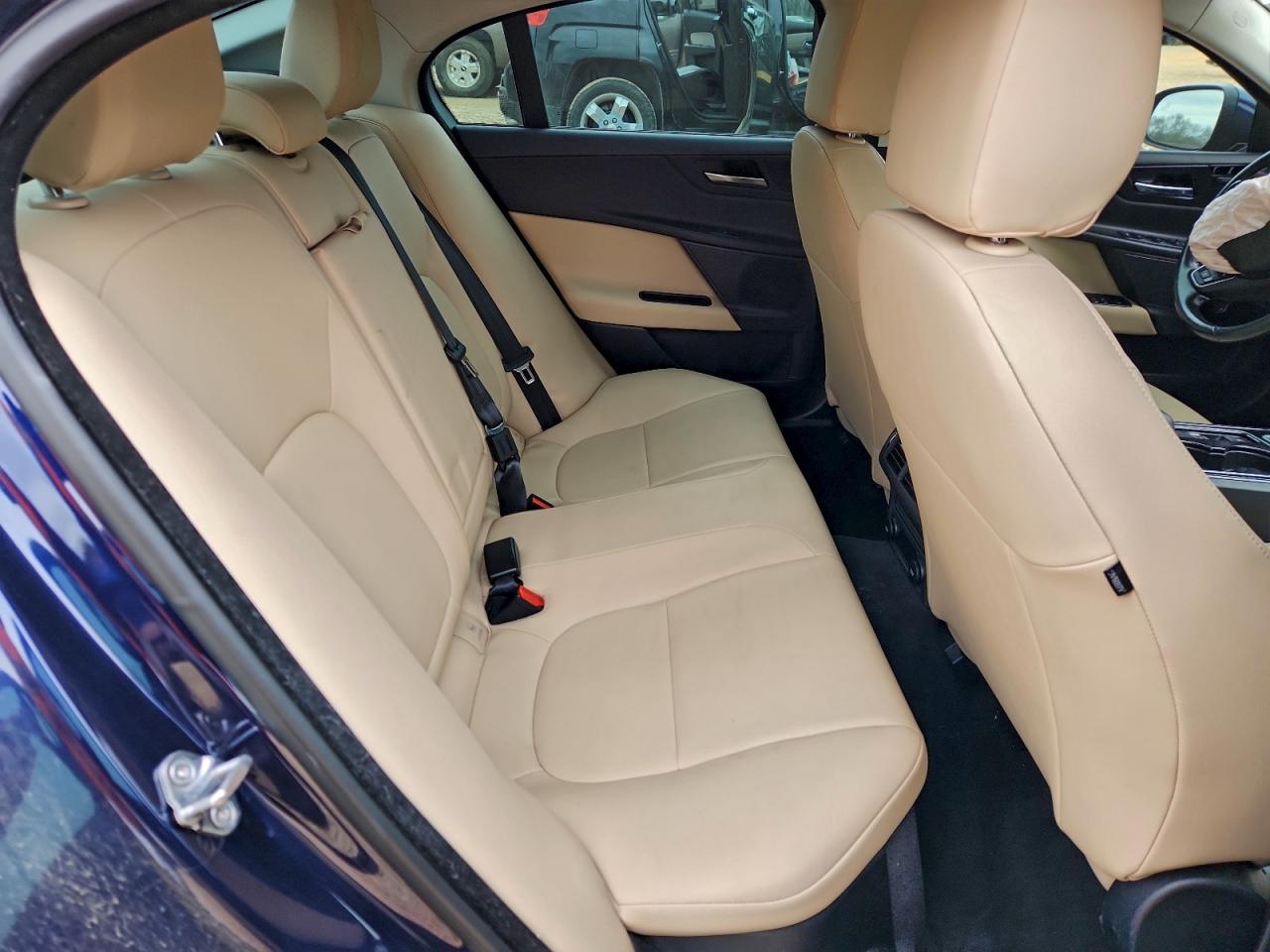 2017 JAGUAR XE PREMIUM photo 10