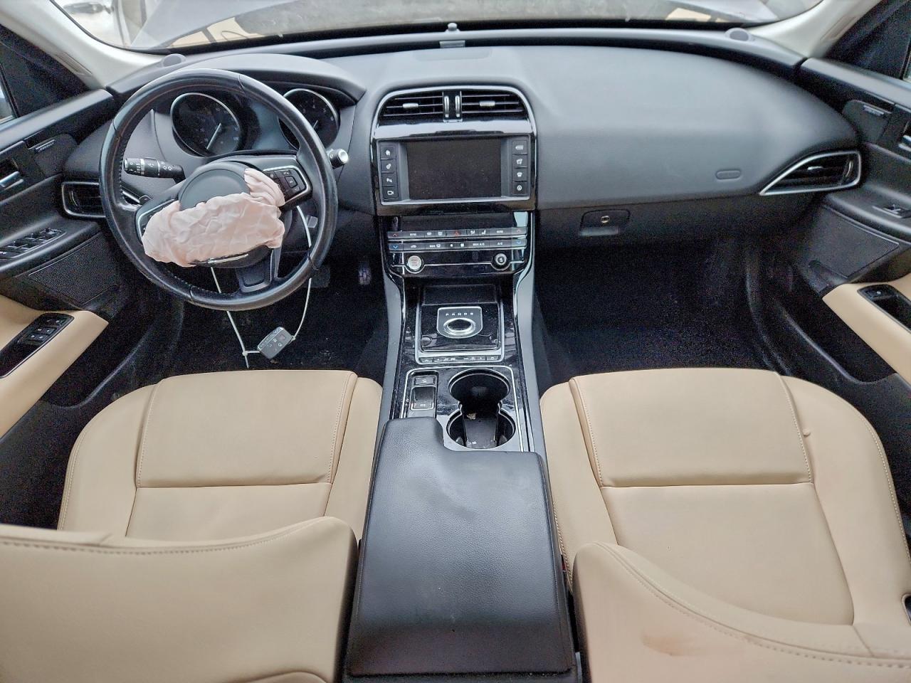 2017 JAGUAR XE PREMIUM photo 8