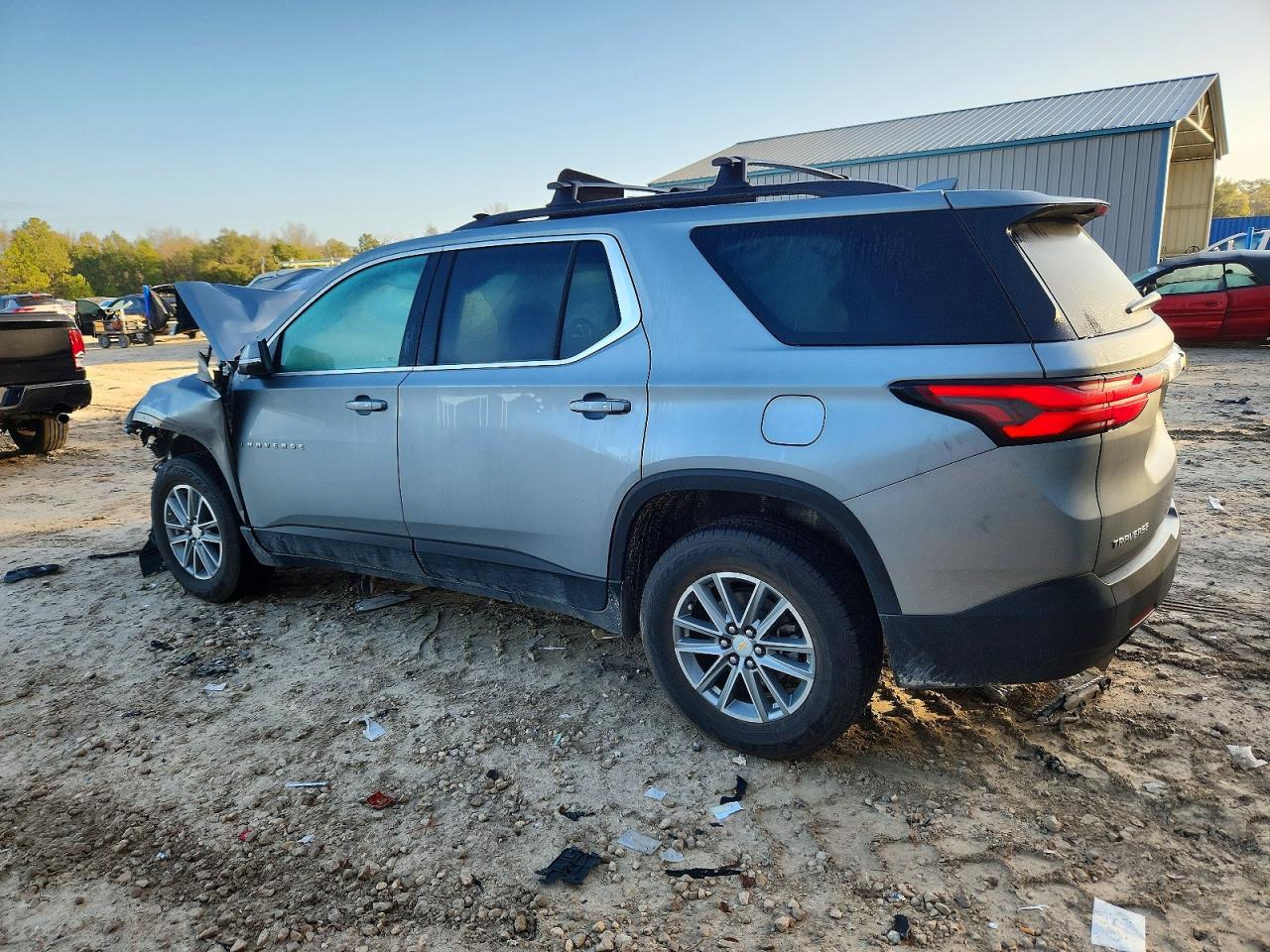2023 CHEVROLET TRAVERSE LT photo 2