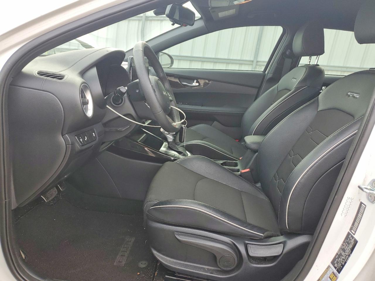 2024 KIA FORTE GT LINE photo 13