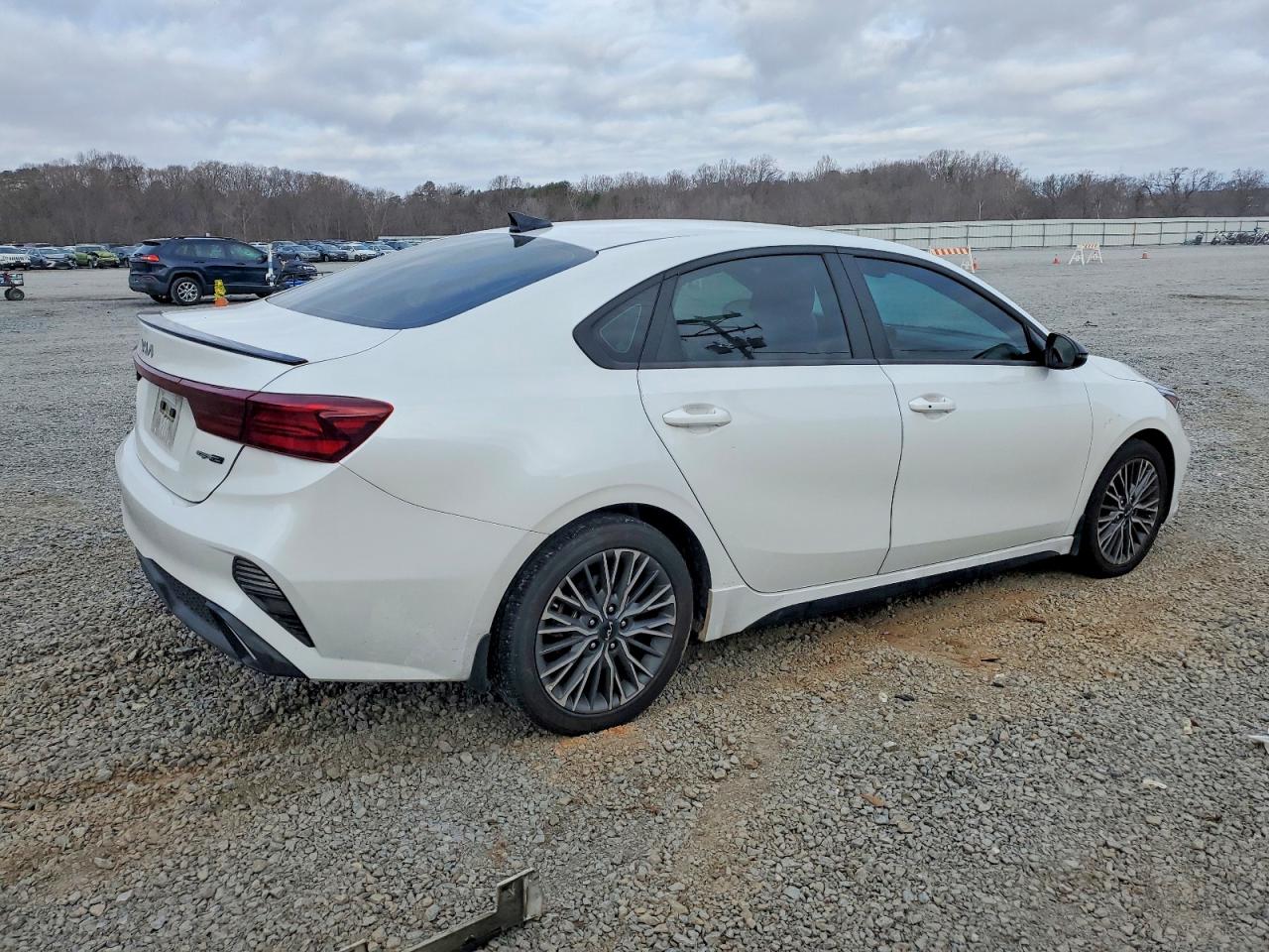 2024 KIA FORTE GT LINE photo 5