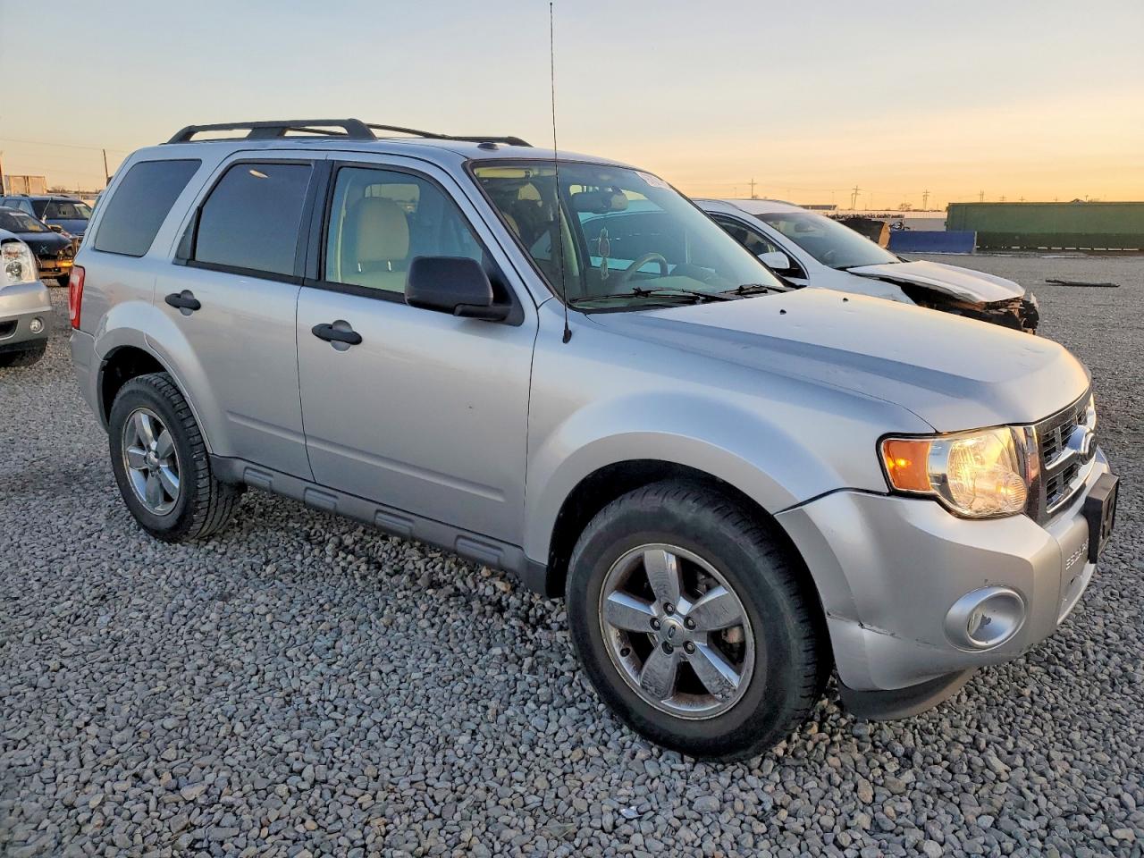 2012 FORD ESCAPE XLT photo 4