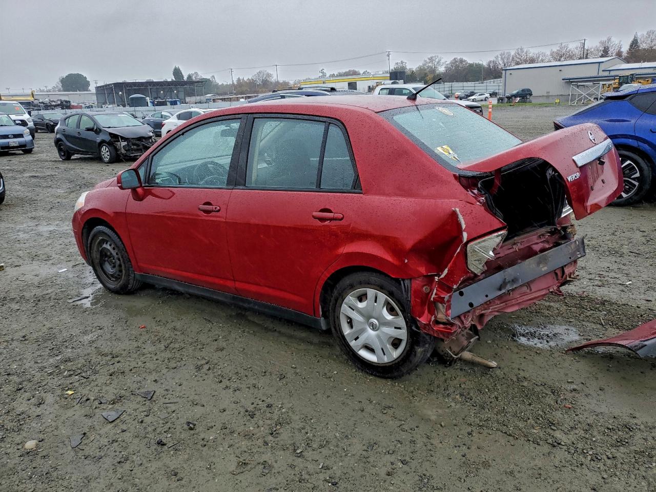 2011 NISSAN VERSA S photo 2