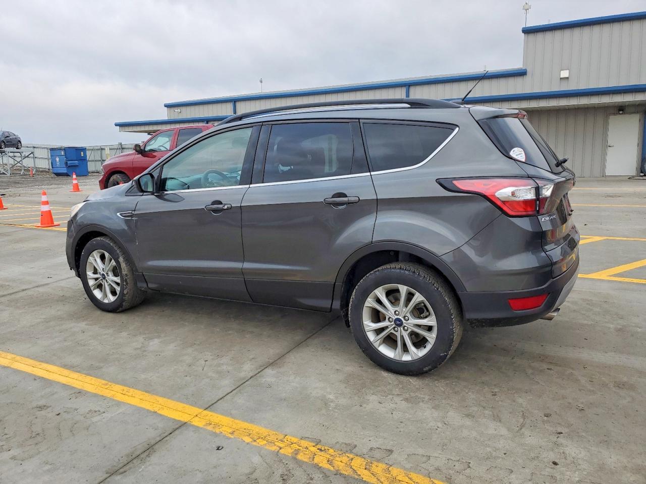 2017 FORD ESCAPE SE photo 2