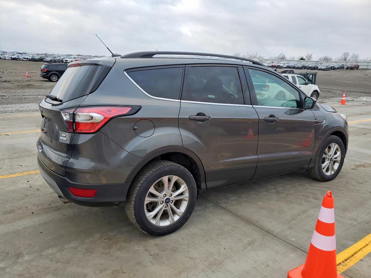 2017 FORD ESCAPE SE photo 3