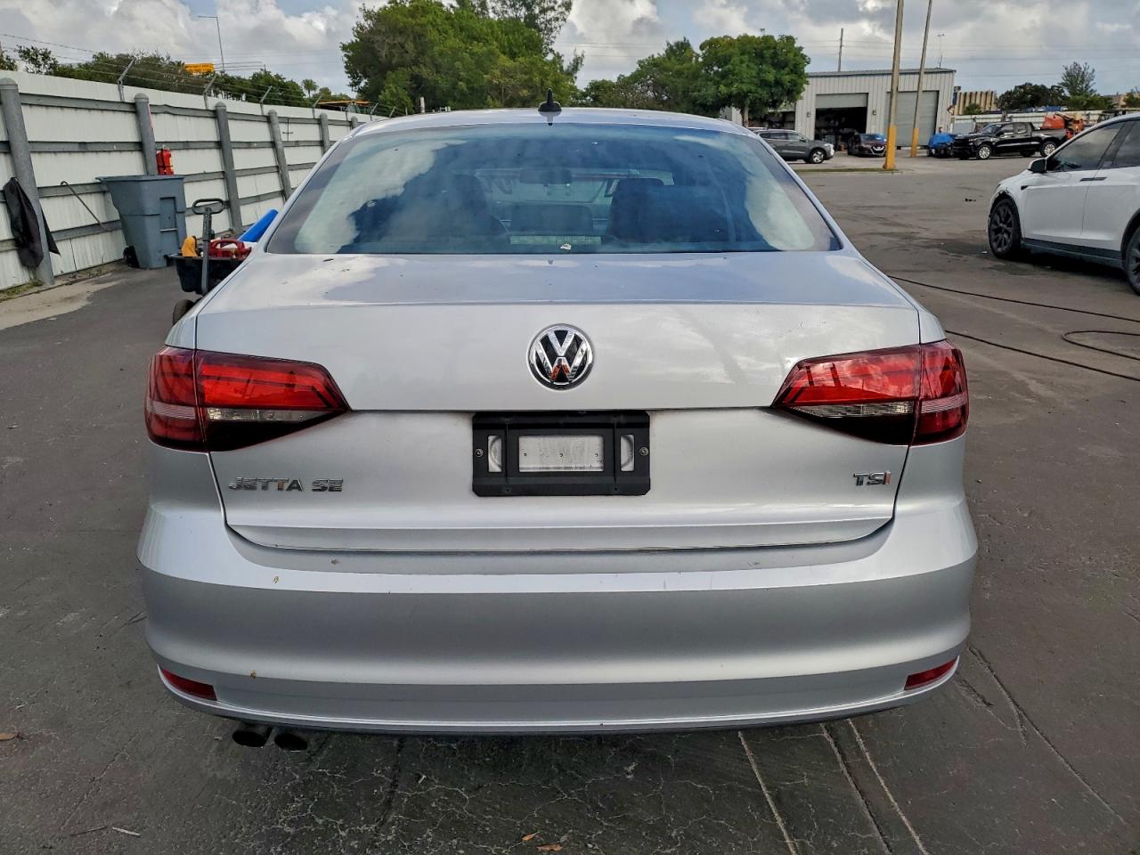 2016 VOLKSWAGEN JETTA SE photo 11