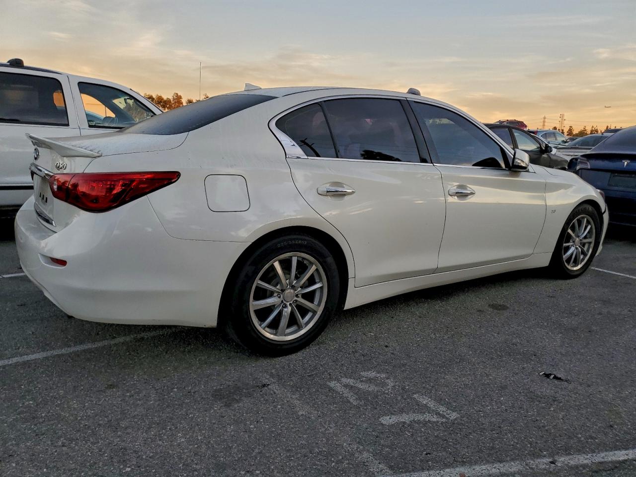 2015 INFINITI Q50 BASE photo 3