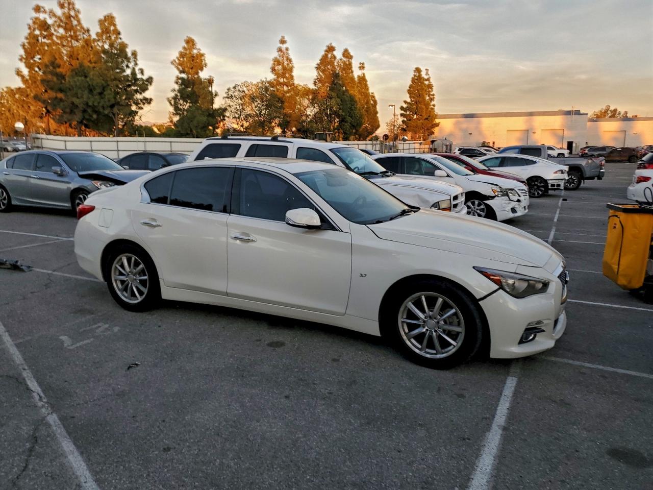 2015 INFINITI Q50 BASE photo 4