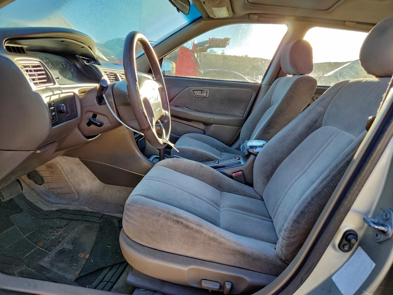 1999 TOYOTA CAMRY LE photo 13