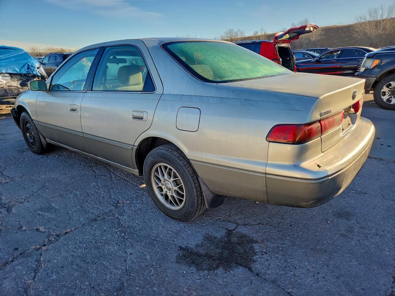 1999 TOYOTA CAMRY LE photo 3