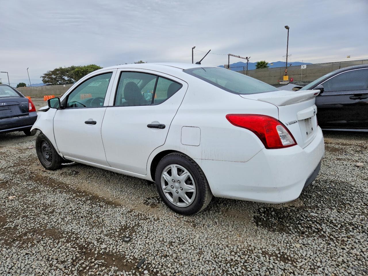 2019 NISSAN VERSA S photo 2
