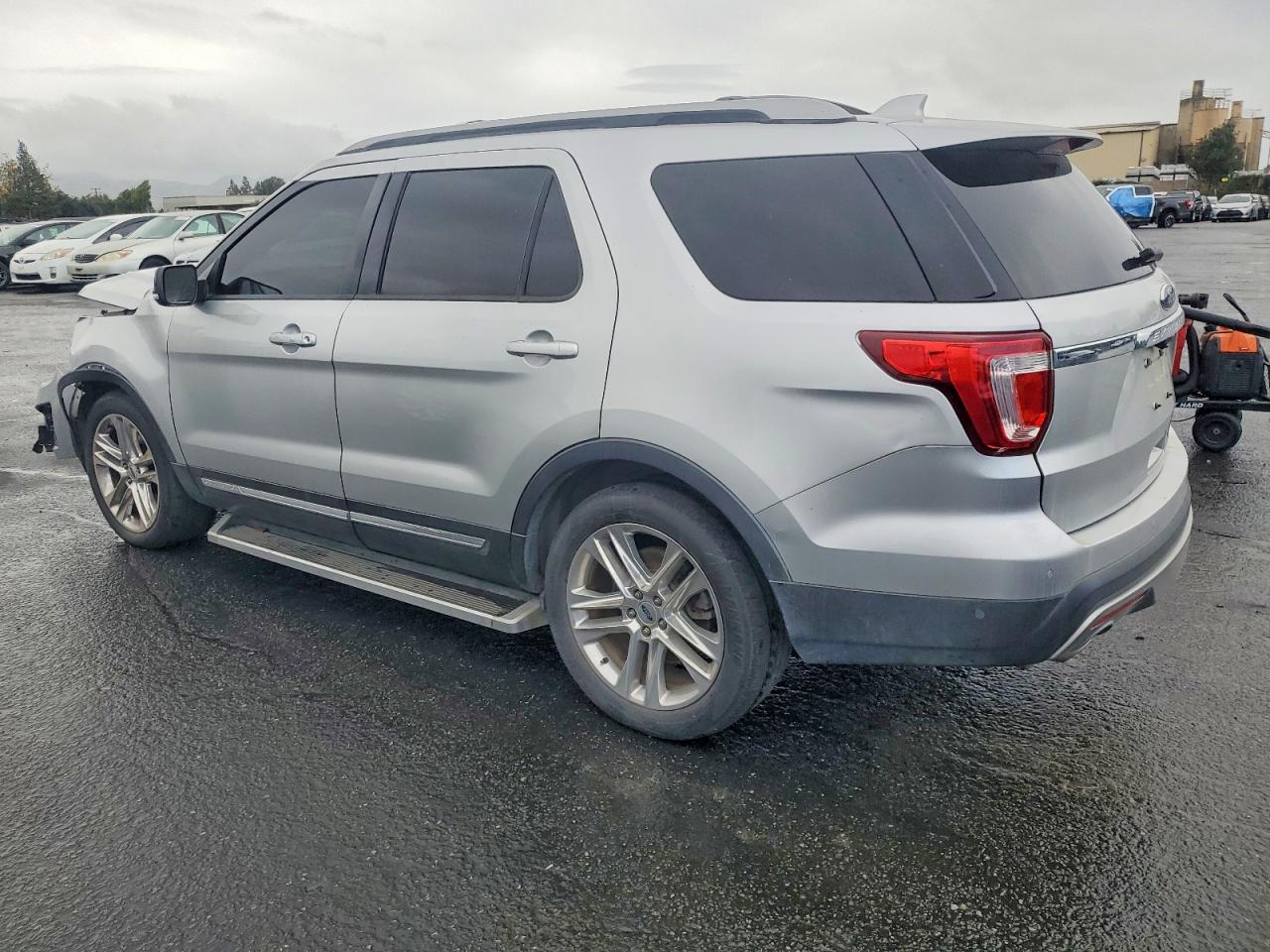 2016 FORD EXPLORER XLT photo 2