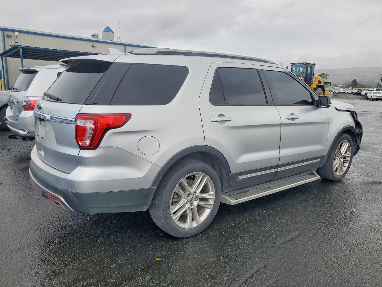 2016 FORD EXPLORER XLT photo 3