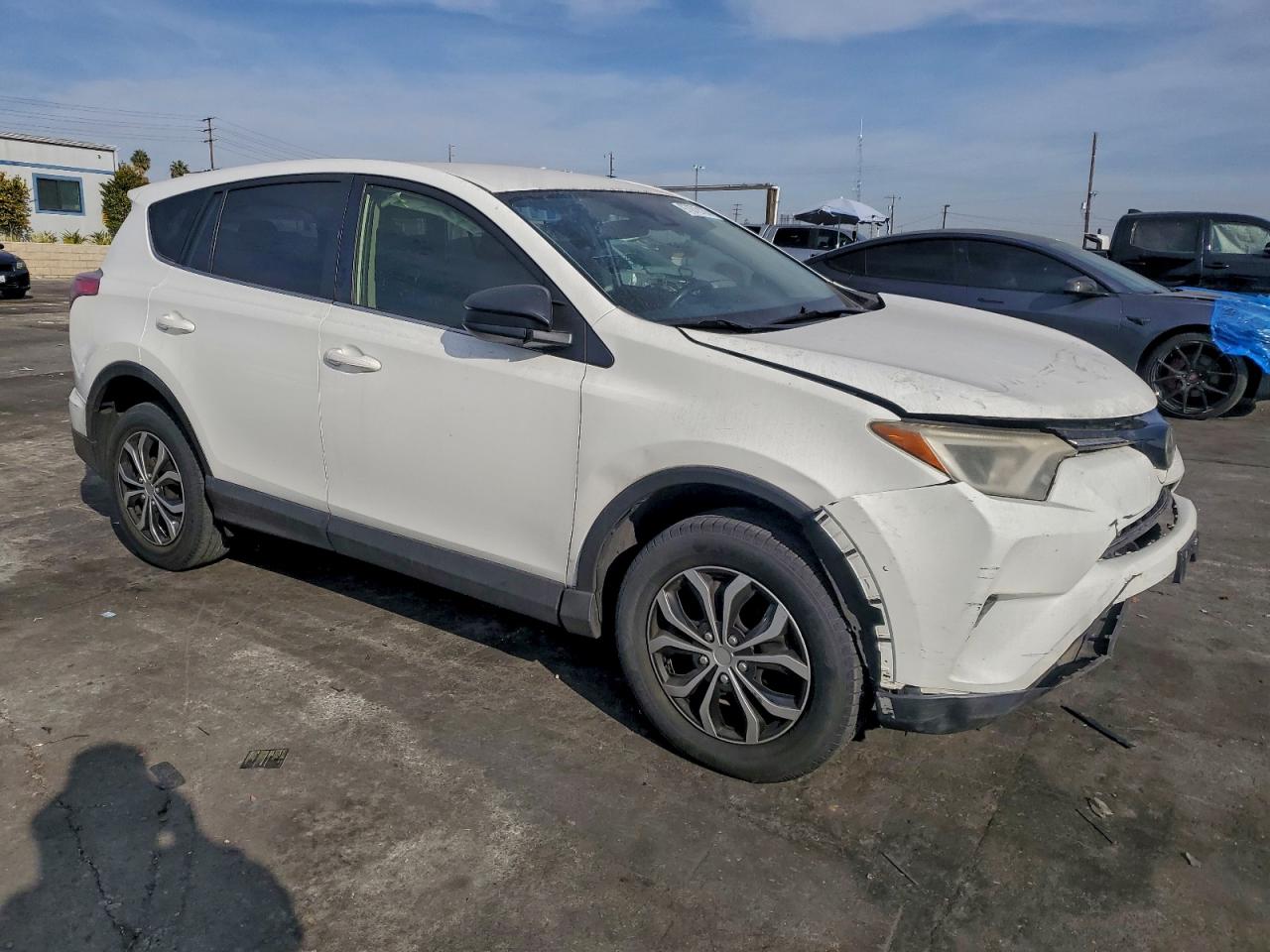 2018 TOYOTA RAV4 LE photo 4