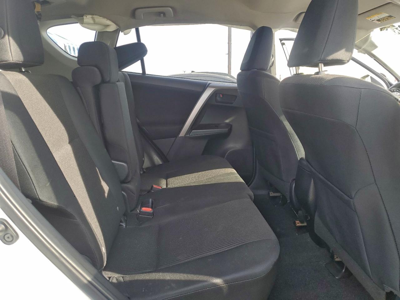 2018 TOYOTA RAV4 LE photo 10