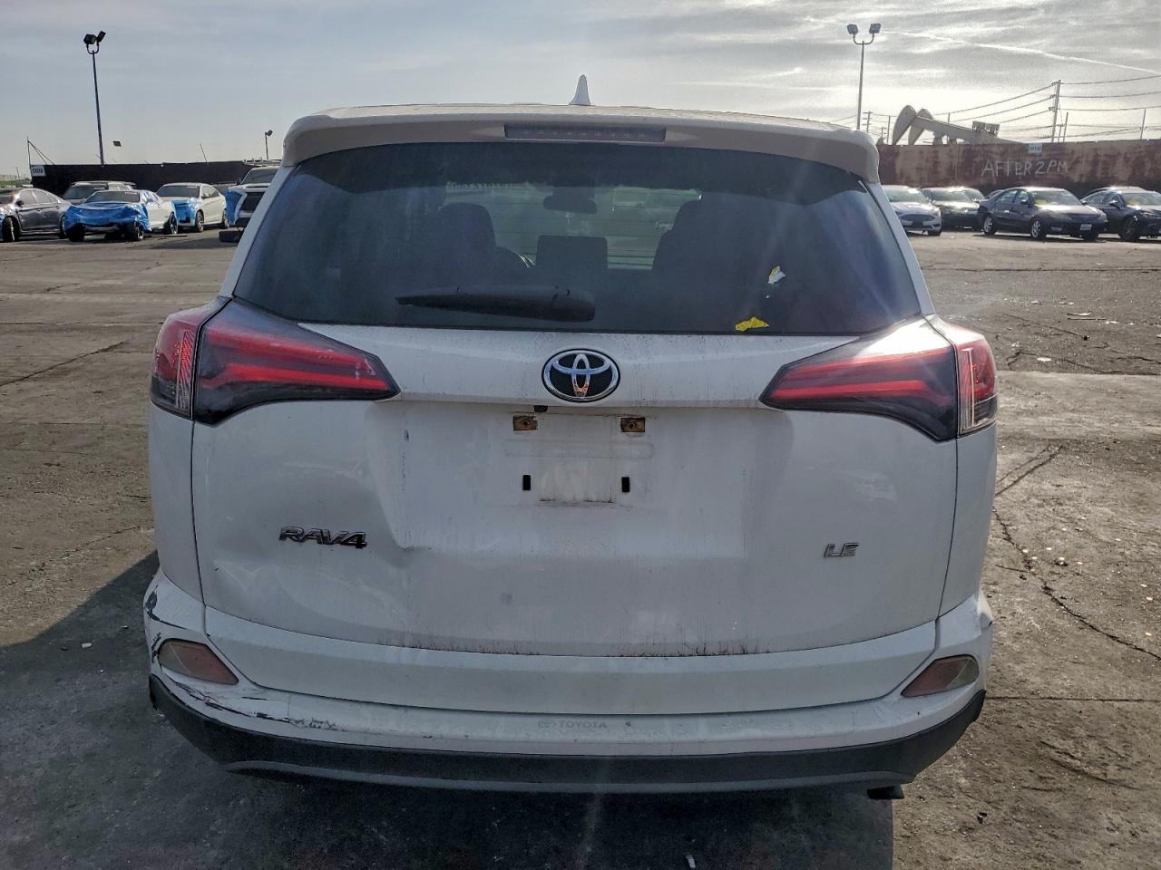 2018 TOYOTA RAV4 LE photo 6