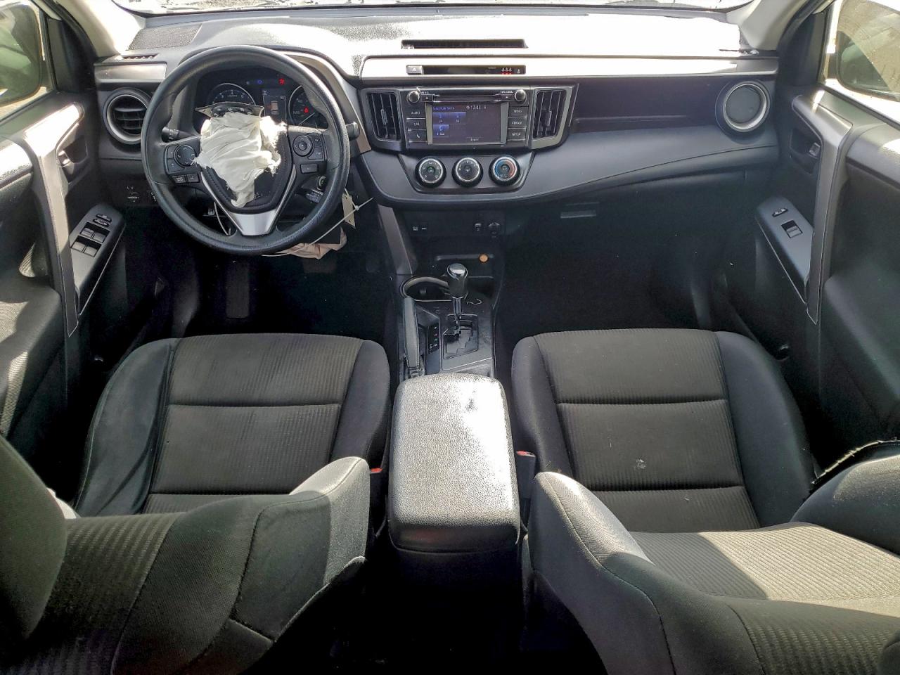 2018 TOYOTA RAV4 LE photo 8