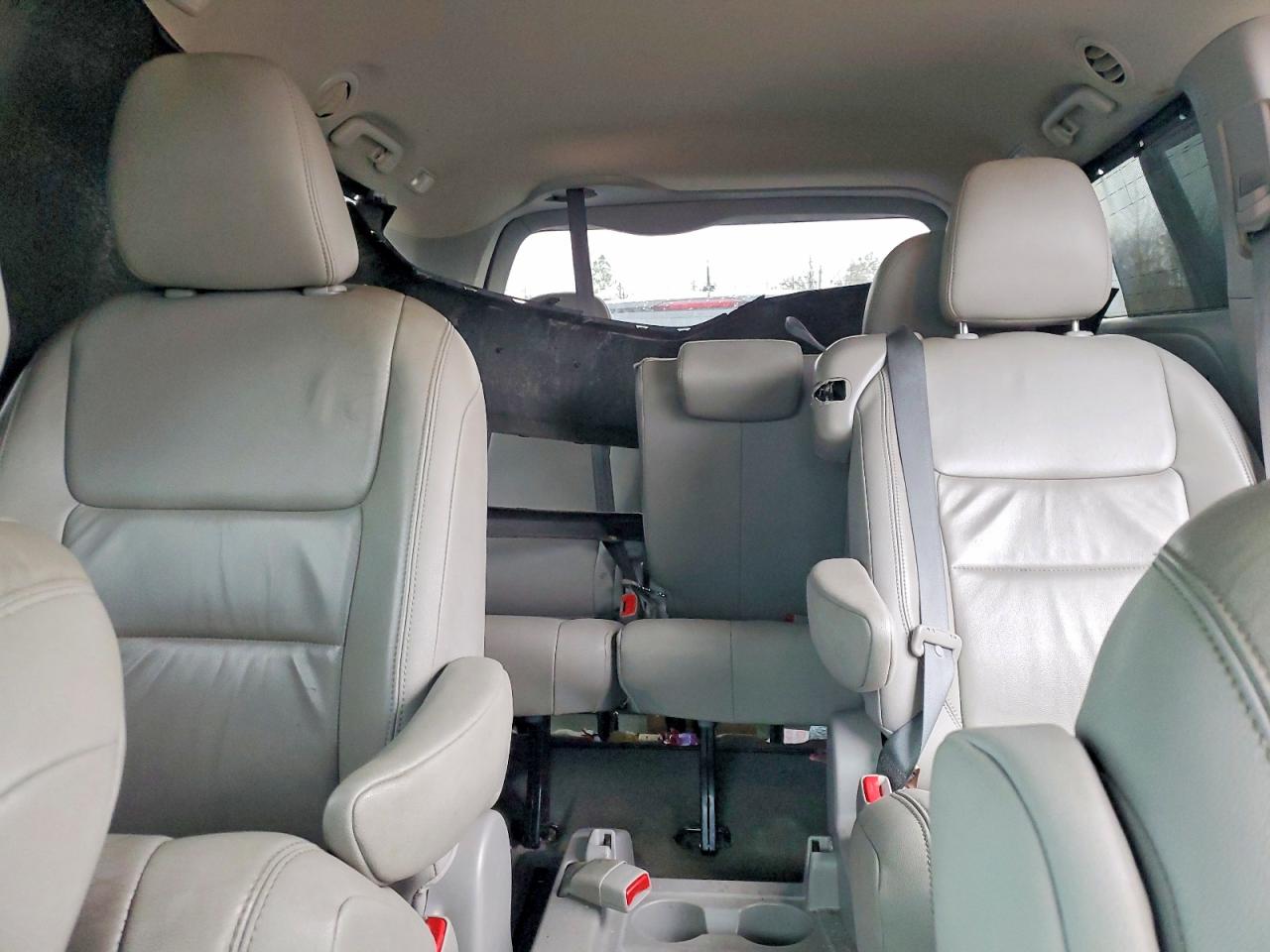 2015 TOYOTA SIENNA XLE photo 10